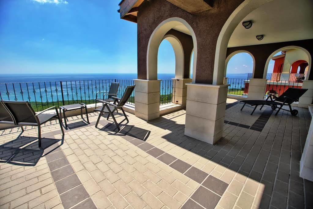 Lighthouse Apartments And Villas Baltschik Exterior foto